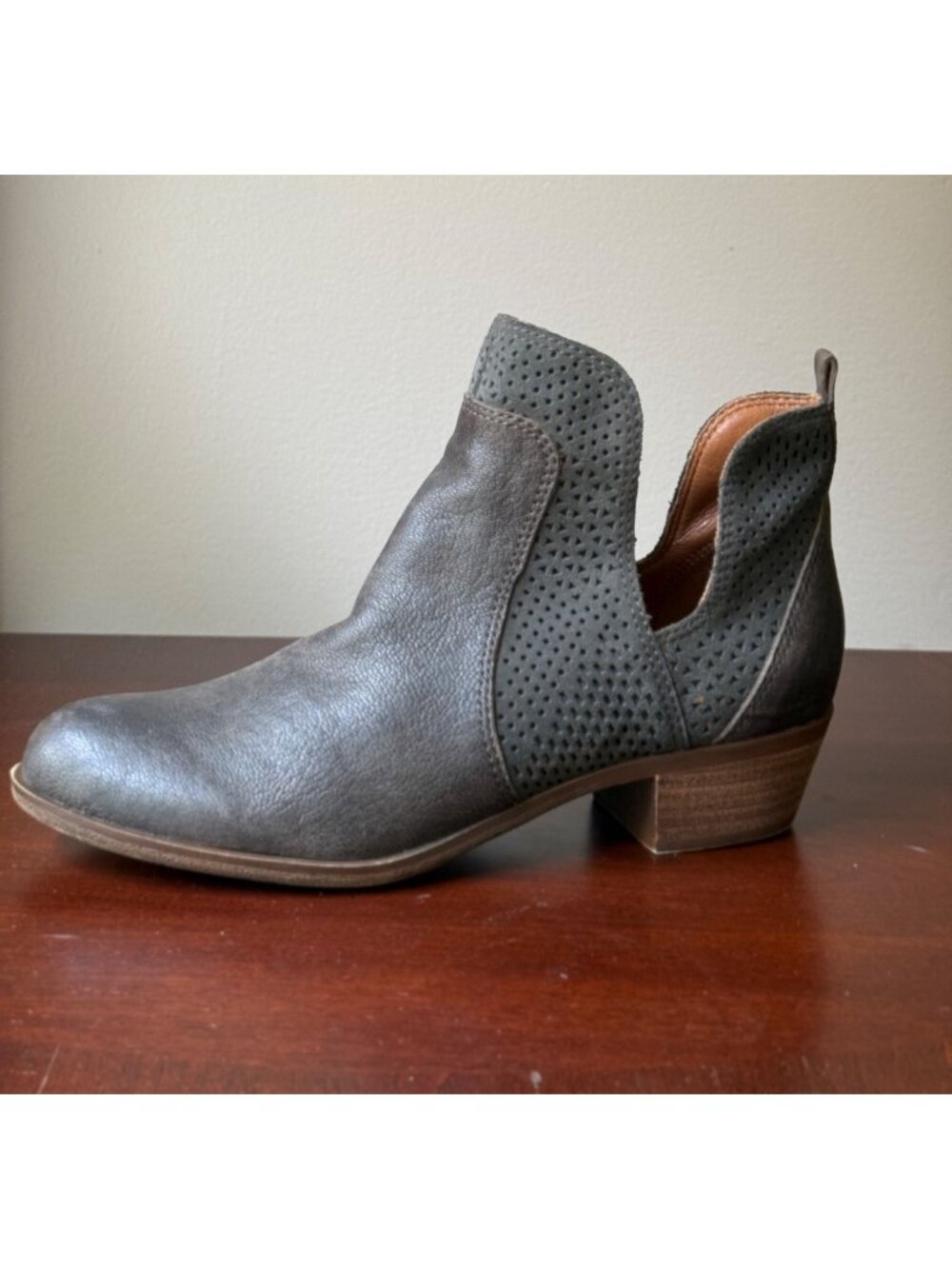 Lucky Brand Perforated Leather Ankle Boots Western Style Gray Womens Size 8.5 St - Picture 9 of 11